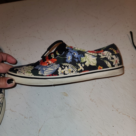 Women's Floral Vans Size 9. Great condition! - Picture 3 of 16